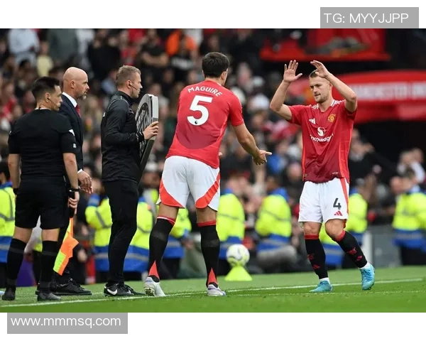 欧联杯曼联绝杀利物浦引发争议判罚全场沸腾瞬间回顾