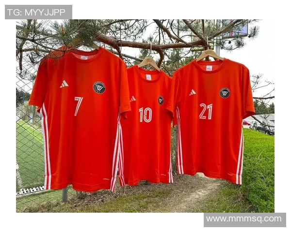 足球装备选购指南：精选球衣推荐助你提升球场表现与风格