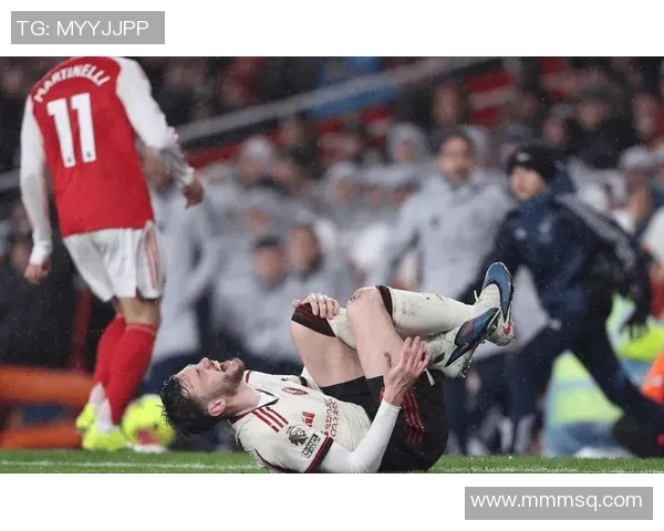 意甲激战阿森纳与曼联战成平局红牌事件引发全场热议与争议 意甲激战阿森纳与曼联战成平局红牌事件引发全场热议与争议