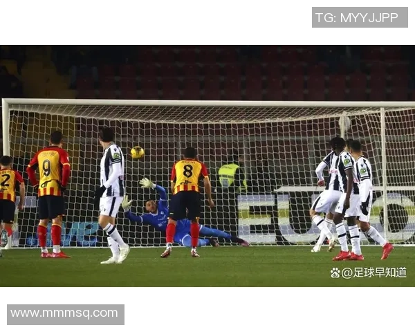 中超焦点战巴萨与本菲卡激战成平局争议判罚引发全场热议 中超焦点战巴萨与本菲卡激战成平局争议判罚引发全场热议